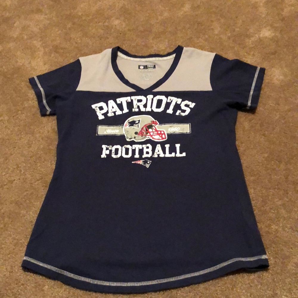 Ladies New England Patriots Tee